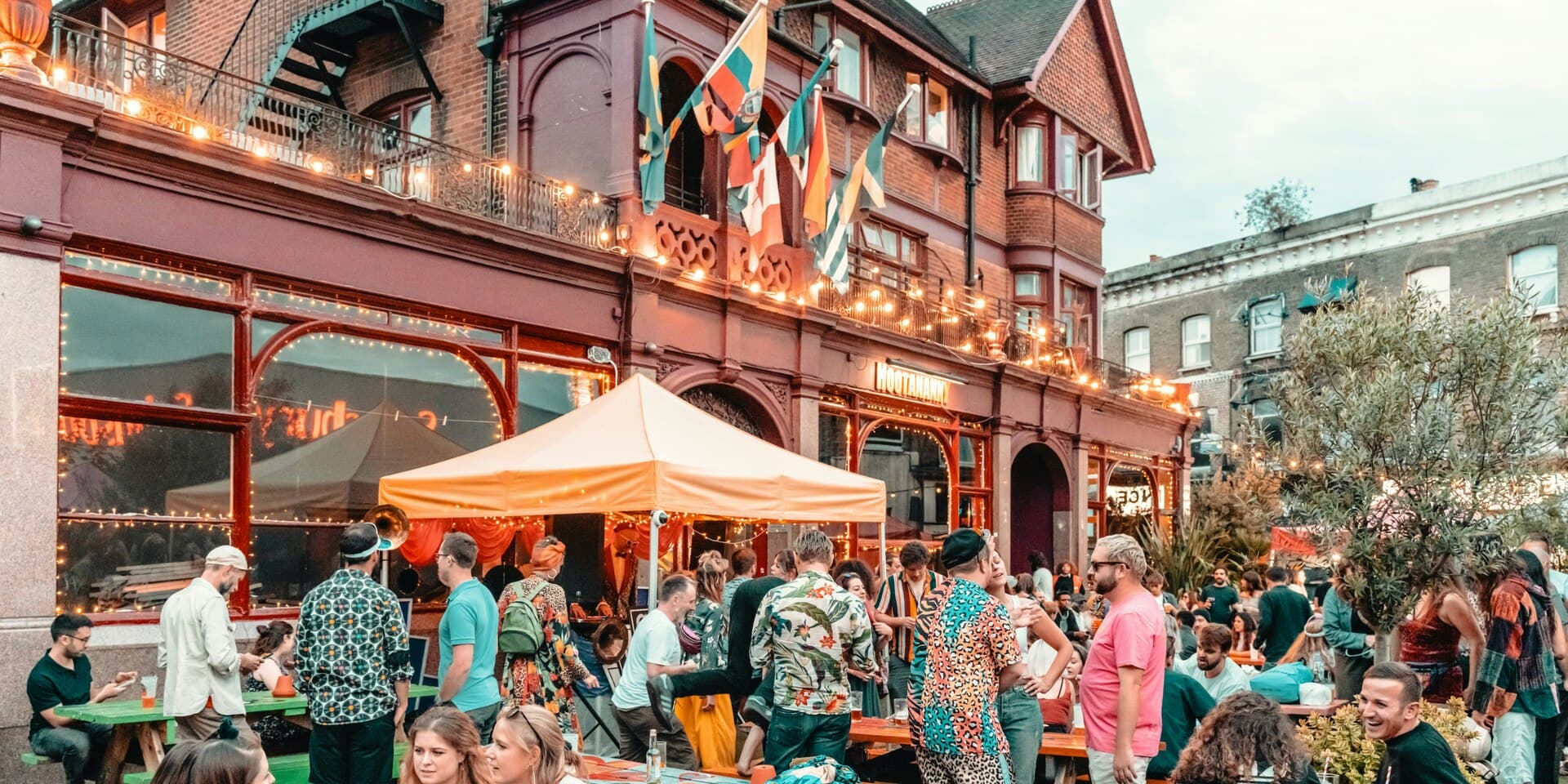 Outdoor Party: Friday Summer Blast 33°