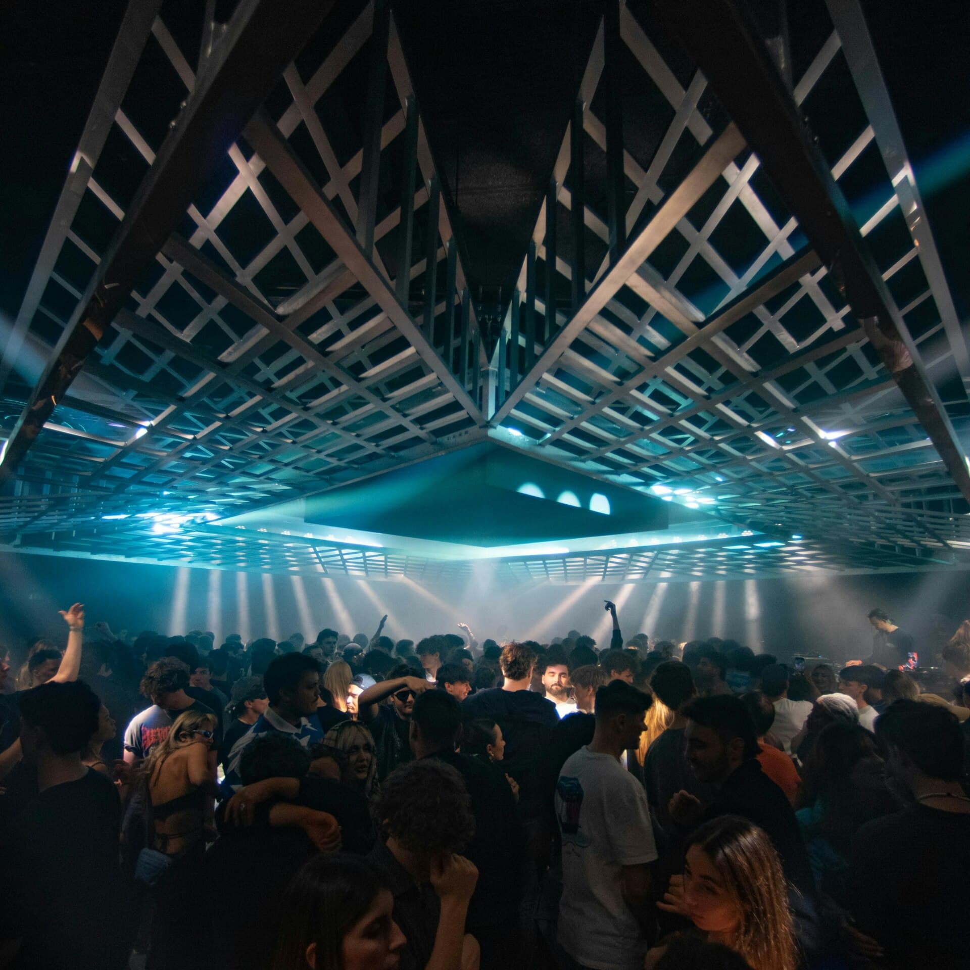 Bitbird: San Holo, Droeloe, Poylow