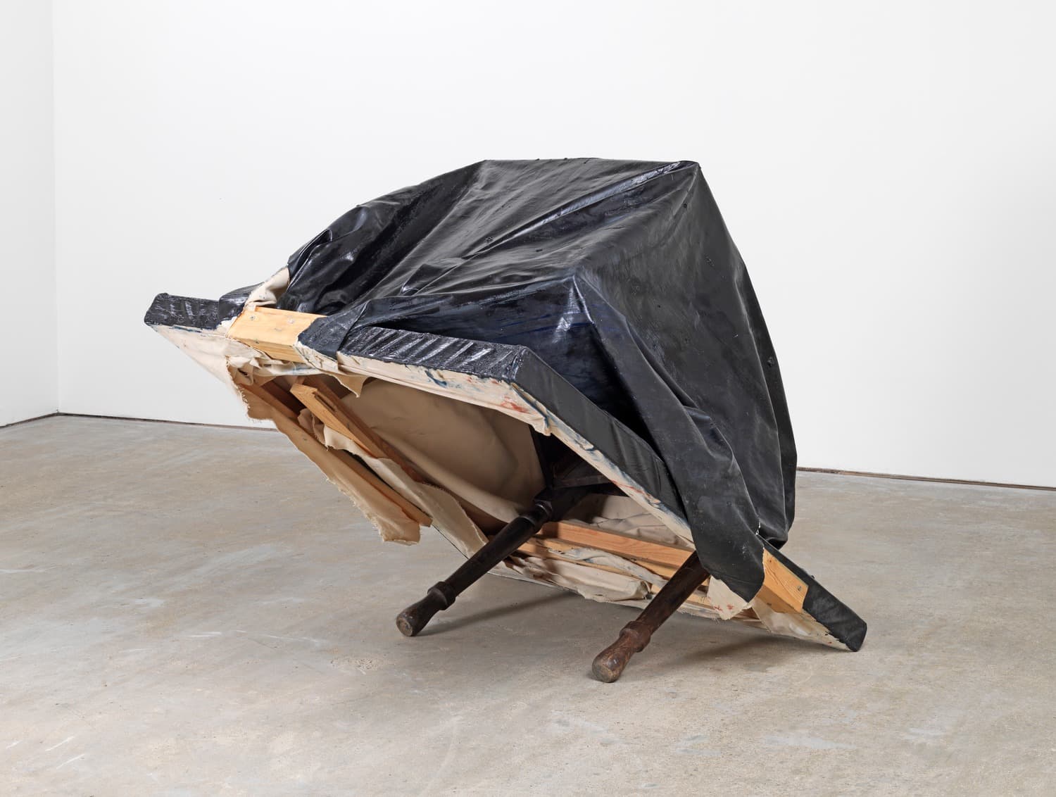 Angela de la Cruz UPRIGHT
