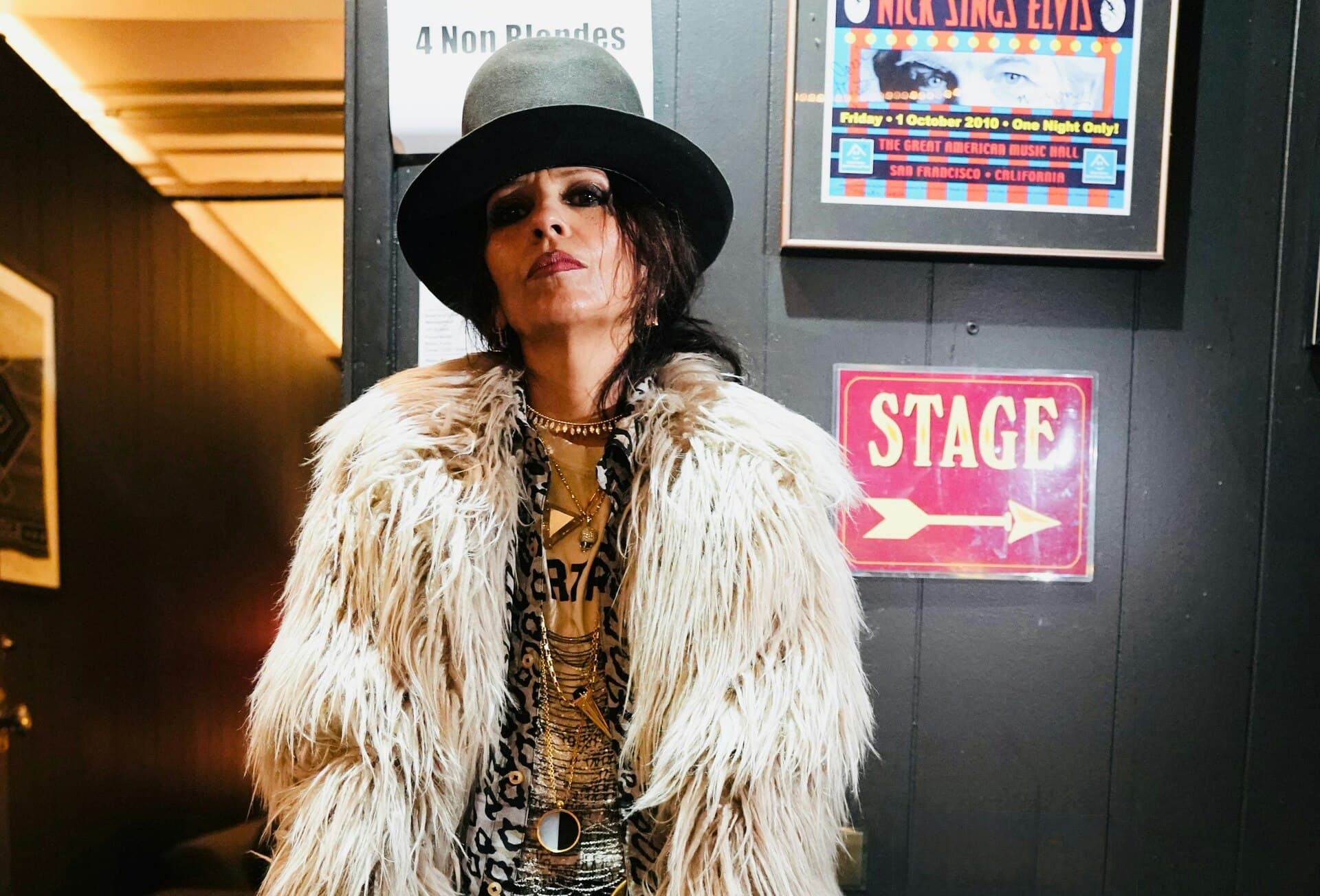 Linda Perry: Live + Signing