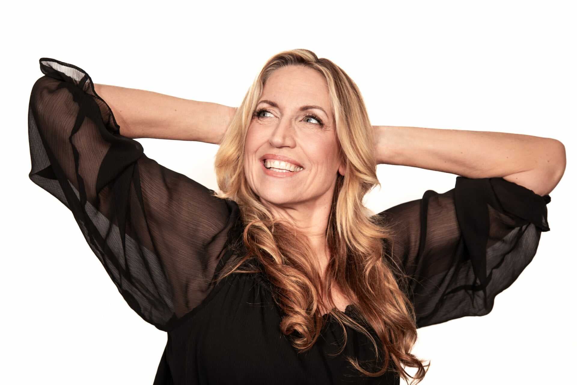 Laurie Kilmartin: The Non-Refundable Plane Tickets Tour