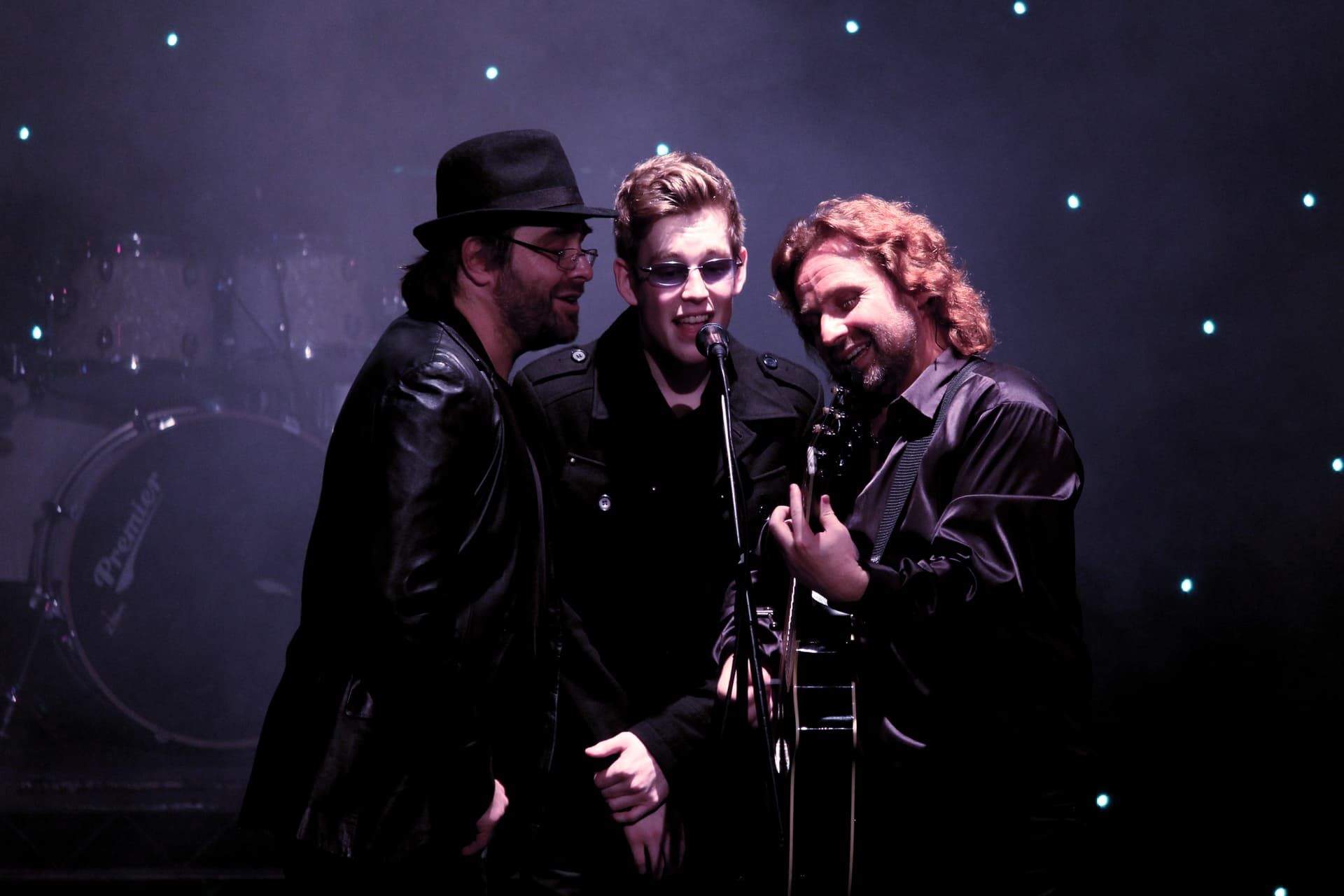 Jive Talkin' perform The Bee Gees