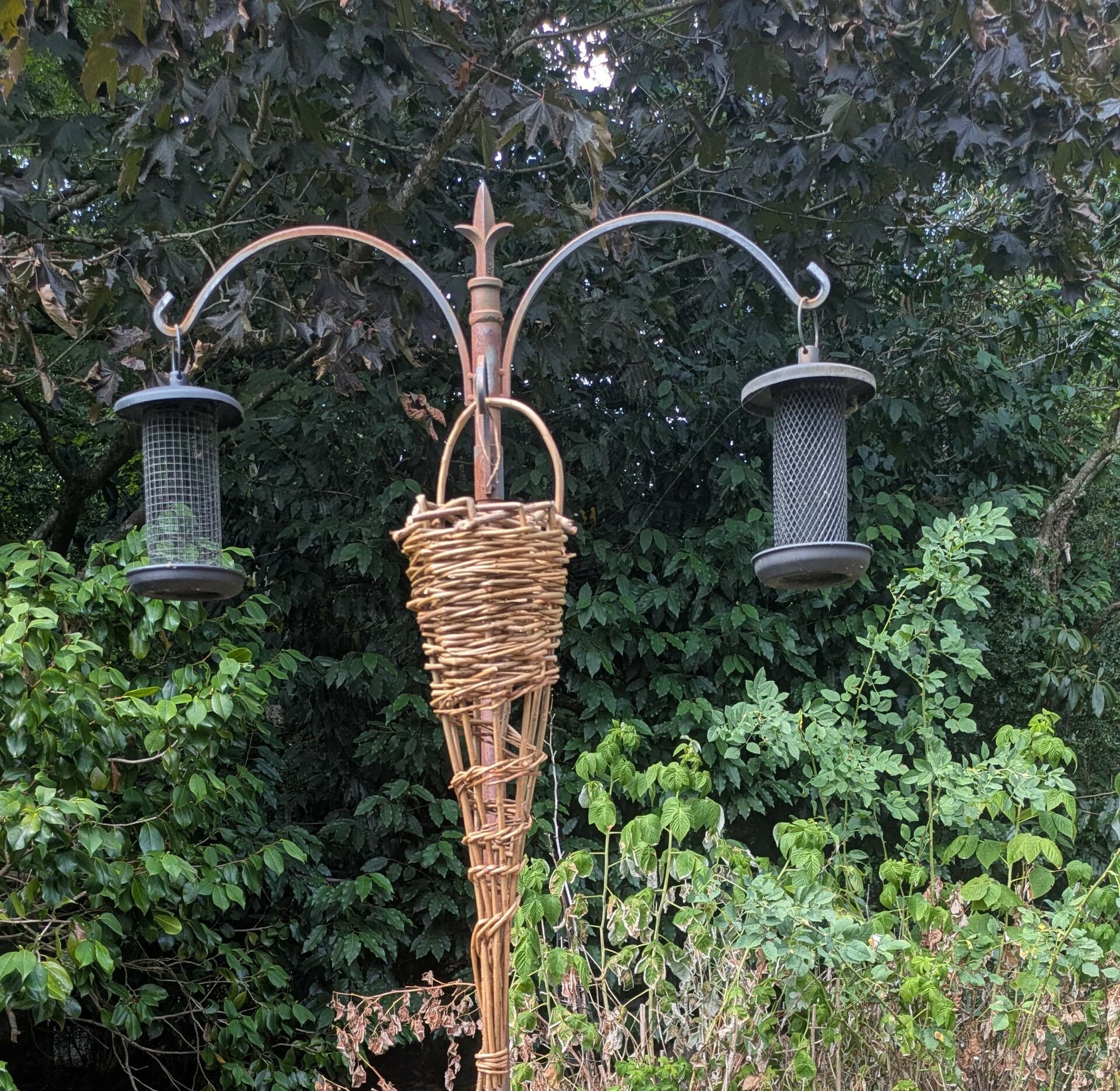 Willow Cone Basket / Bird Feeder Workshop