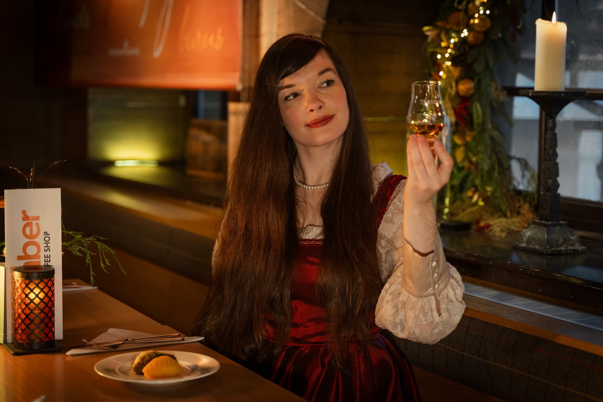 Lantern Led Tour & Taste of Scotland Dinner Experience